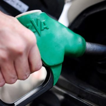 Hausse persistante des prix du carburant et impact sur les habitudes en France
