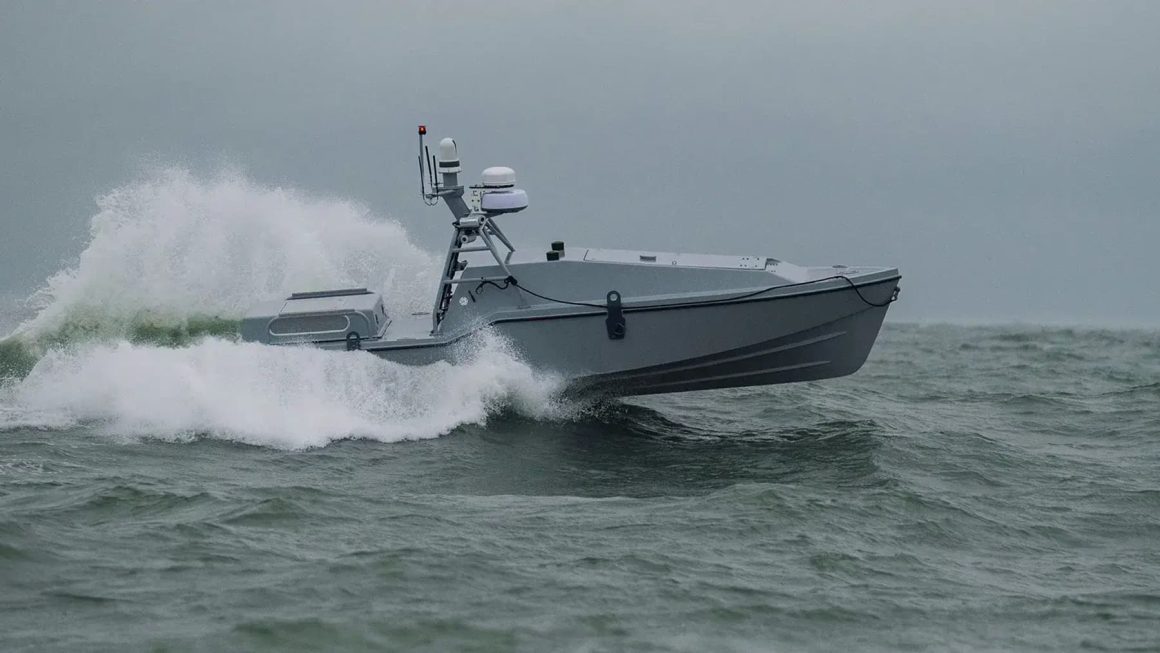 2e5139f3-d7f3-46f6-ad27-52ad921ba00a Un bateau-drone récupère des pilotes américains après le crash d’un hélicoptère