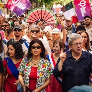 Jean-Luc Mélenchon et LFI manifestent contre le racisme à Paris