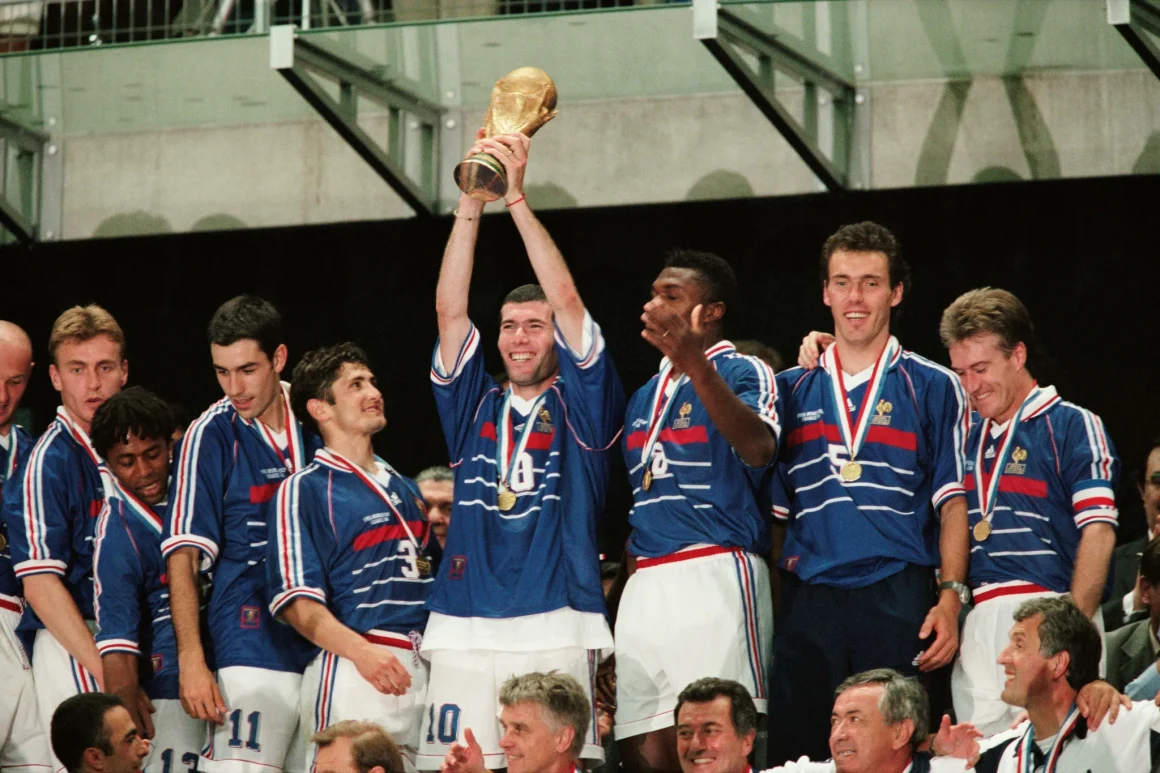 33dd2f64-78b1-41ce-a6af-27297c718bcc L’histoire de l’équipe de France de football à travers ses décennies