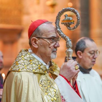 ISRAEL-PALESTINIAN-RELIGION-CHRISTIANITY-CATHOLIC-EASTER Le cardinal Pizzaballa décoré par Emmanuel Macron