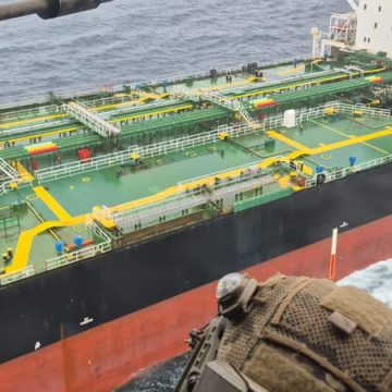 401db25e-7ea5-4844-b936-73eb87eeac0f Arrisonnement d’un pétrolier russe par la marine française