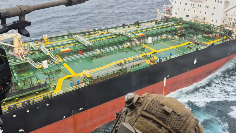 401db25e-7ea5-4844-b936-73eb87eeac0f Arrisonnement d’un pétrolier russe par la marine française