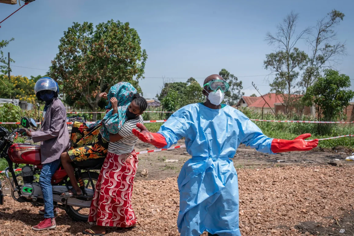 43f8c44f-50d8-4f68-9034-de52d509e1bb L’épidémie d’Ebola en RDC et Ouganda : état des lieux et réponses internationales