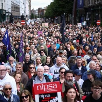 Rassemblement à Belfast après une attaque au couteau
