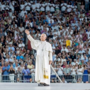 Pope Leo XIV meets with the diocesan community at the Bernabeu stadium La visite du pape Léon XIV à Madrid : une célébration de la fierté catholique