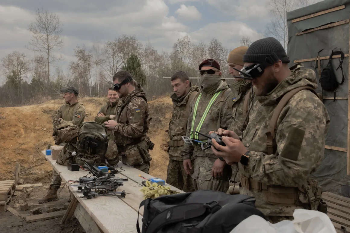 5e6dd60d-3c0c-4a03-8032-d4c3bebe70dc L’Utilisation Innovante des Robots Terrestres par l’Armée Ukrainienne