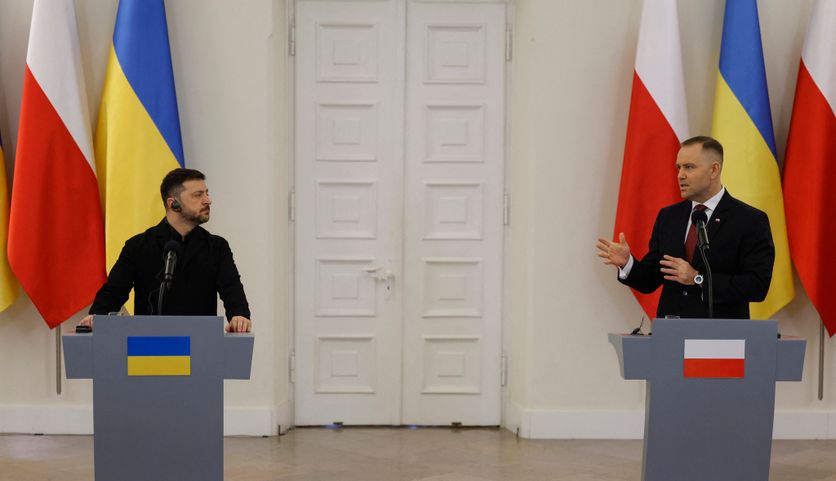 POLAND-UKRAINE-POLITICS-DIPLOMACY Tensions entre la Pologne et l’Ukraine après le retrait de la distinction de Zelensky