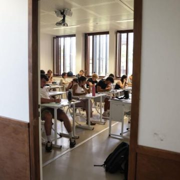 708bd234-7897-48d0-9def-58a43b226b50 Être Heureux Quand les Autres Ne Le Sont Pas : Une Réflexion Philosophique