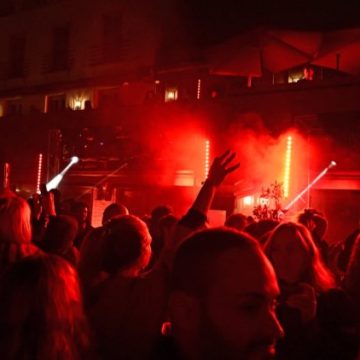 La France insoumise critiquée pour l’organisation de concerts