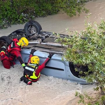 771f7e90-40f8-4972-b162-b5399b80b9f6 Accident de voiture à Annot: un conducteur secouru