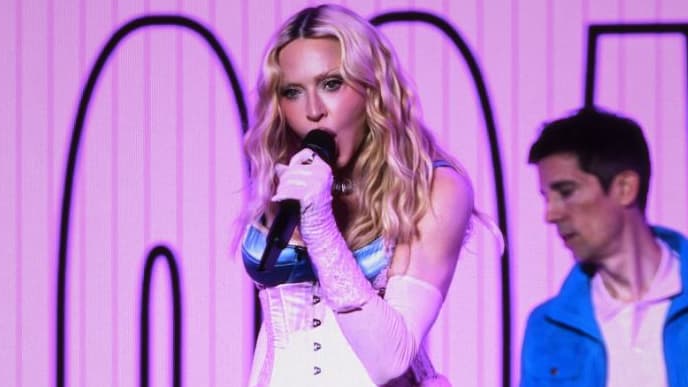 7d17b690-6cdd-4c13-ac42-57b833bed24d Madonna enflamme Times Square avant son nouvel album
