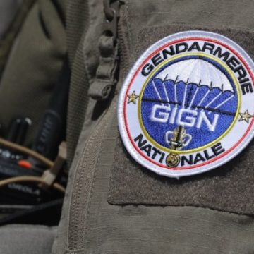 7f3eeda9-c364-4253-a5d3-30e0f152f18e Intervention du GIGN à Nogent-le-Rotrou : un octogénaire armé interpellé
