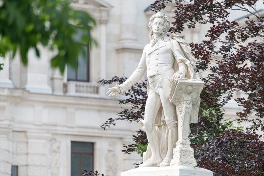 845ddbac-2f6c-41d2-a6c9-3d786923e2dd La Découverte d’un Manuscrit Inédit de Mozart