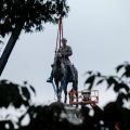 Retour des statues controversées aux États-Unis
