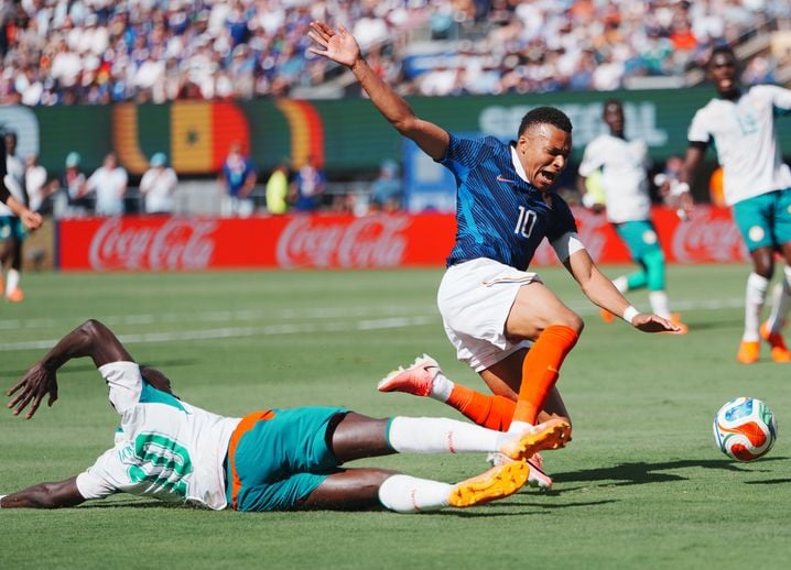 87ca7a0a-9ed4-4da7-884f-db7cf6457e29 Débat sur la Décision Arbitrale lors de France-Sénégal au MetLife Stadium