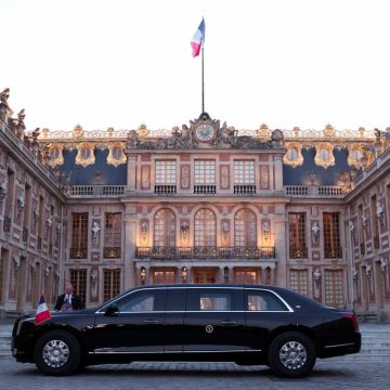 8cb90665-d5d7-4d26-b1d6-4a562a676764 Rencontre Diplomatique entre Emmanuel Macron et Donald Trump à Versailles