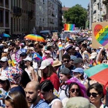 8f765912-eeea-475b-9ad0-de0f5a5fcf62 Des milliers de personnes défilent lors de la Marche des Fiertés à Strasbourg