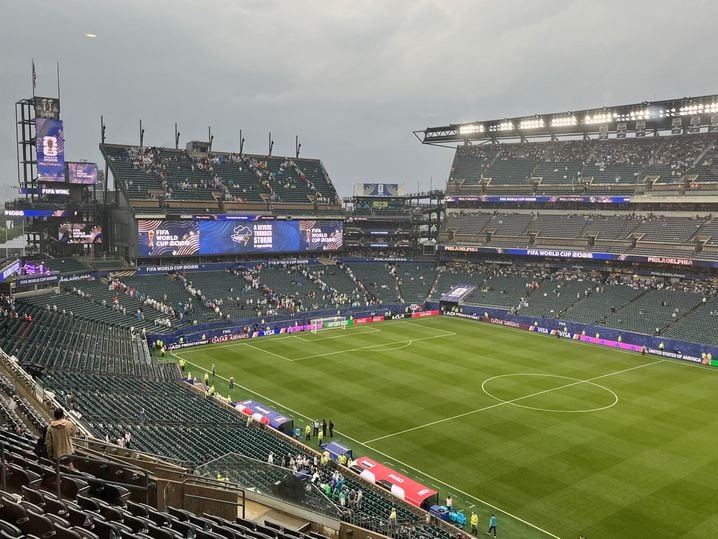 95b937d5-38f3-4b44-a397-4c29f03d428e Le match France-Irak interrompu par une alerte orage à Philadelphie