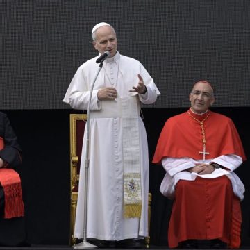 Pope Leo XIV Visits Roman Parish Of Santa Maria Della Presentazi Le départ du cardinal Francesco Montenegro : Impacts sur le collège des électeurs