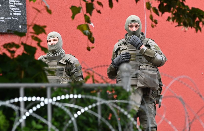 High tensions continue after newly elected mayors take office in northern Kosovo L’Otan réduit ses effectifs militaires au Kosovo