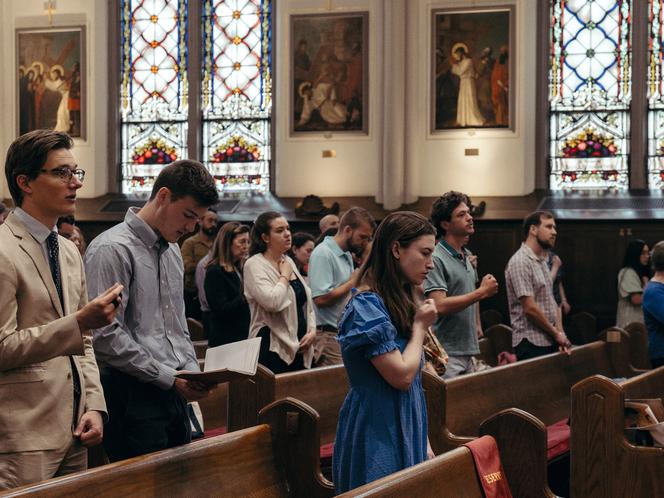 9f1f16b9-dce6-4cc5-95f7-75f21f2d21d6 L’attrait grandissant des jeunes Américains pour la foi catholique