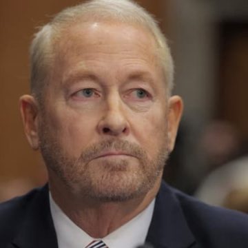 Ronald Johnson : un ambassadeur entre coopération et tensions