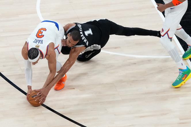 ac0207c1-d9ef-45f7-bc8a-b82056d9dd97 Défaite des Spurs face aux Knicks, malgré une performance mitigée de Wembanyama