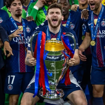 b1268f7b-42e9-46f4-83c6-53e60d52582f Succès et célébrations du PSG après leur victoire en Ligue des champions