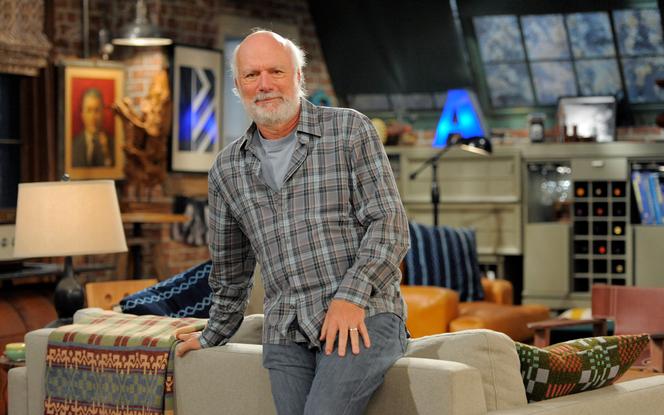 b446ffd2-e54b-406f-99d9-843f430cd3ad Hommage à James Burrows, Réalisateur de Sitcoms Légendaires