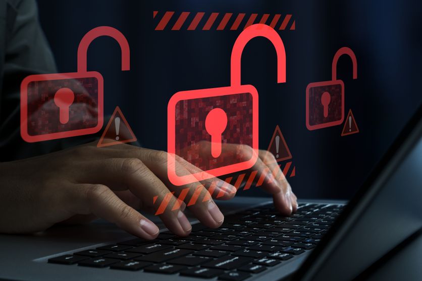 Hacking and system intrusion. Unauthorized access and account takeover. Unlocked padlock icons. Hacker using laptop computer to steal data. Analyse des Fuites de Données sur Internet