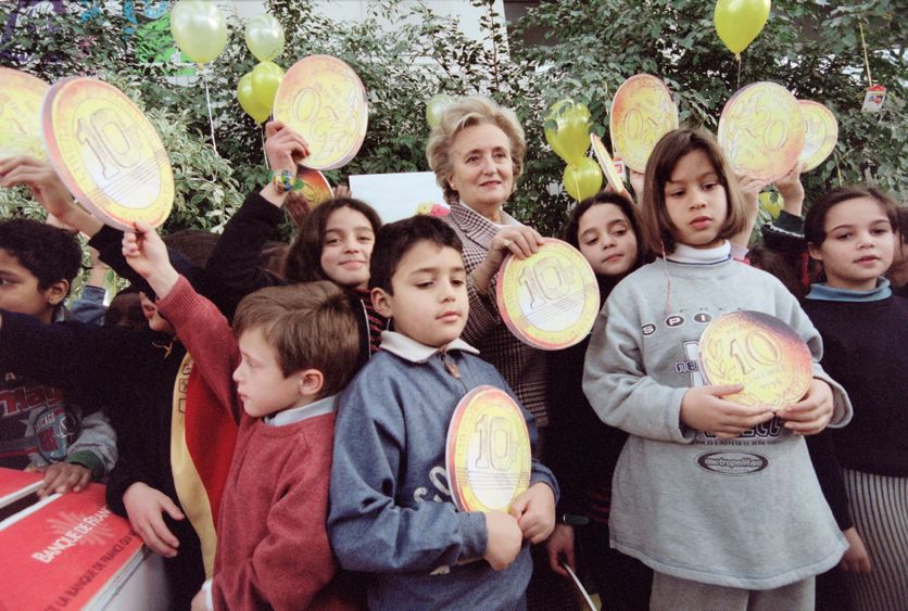 b910cd04-b056-4c85-ae85-1b1e5f2e8cec Bernadette Chirac : Une figure politique et sociale marquante