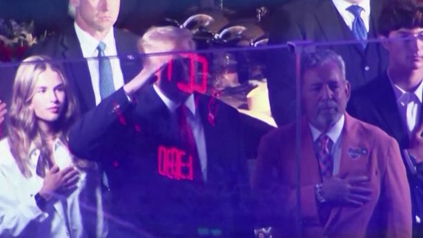 bb380603-7fa7-4c74-bc8c-e5e7995635ea Donald Trump hué lors d’un match de la finale NBA à New York