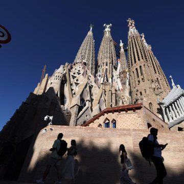 c1ee45a5-fae3-4673-8c15-18b669b4c875 La Sagrada Família : un symbole controversé à Barcelone