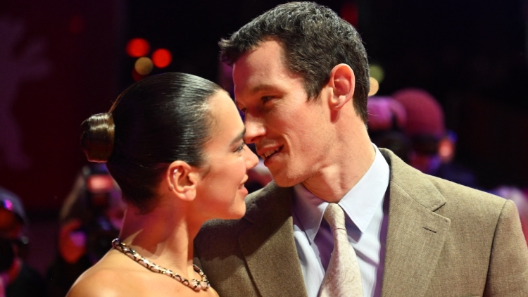 c2f3bc5d-7831-43bf-a3e8-0f61aa41a21d Mariage somptueux de Dua Lipa et Callum Turner en Sicile