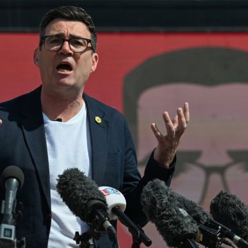 c727ee77-b979-42c5-9cb5-44b4551515f8 Andy Burnham : Un Nouveau Souffle pour le Royaume-Uni