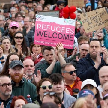 d36c655e-9f57-4534-af2b-5987f6087d8c Rassemblement à Belfast contre les émeutes anti-immigrés