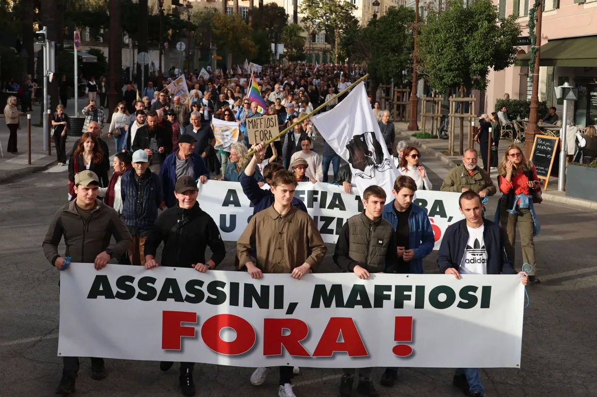 d9493c95-4765-4071-abbc-03b67a34ca1d Autonomie de la Corse et enjeux constitutionnels