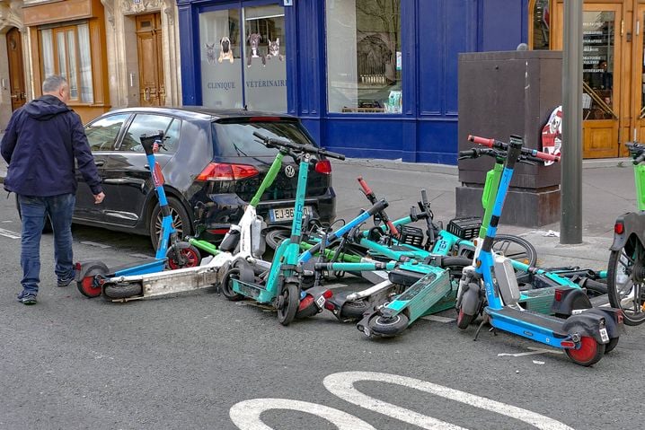 d97429b4-8ab7-41e4-bbc6-285c31e7c94b L’impact des trottinettes électriques sur les jeunes: un bilan préoccupant