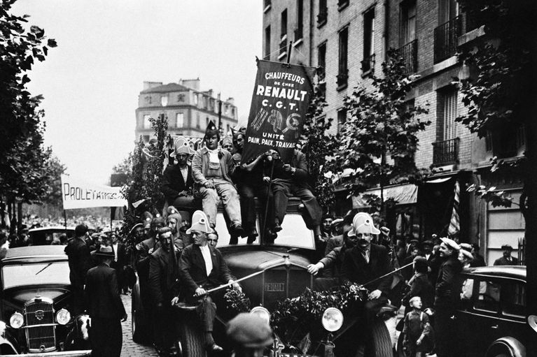 FRANCE-POLITICS-POPULAR FRONT-STRIKE-RENAULT L’élection du Front Populaire et les Réformes Sociales de 1936