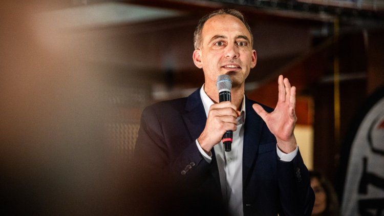 e5e05417-c3d2-4d1d-aed2-75997e823976 Raphaël Glucksmann envisage sa candidature à la présidentielle