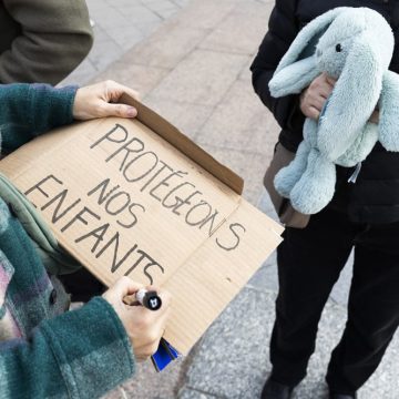 e6dd3d73-13bc-4395-ac0f-7e0f88d897b3 Les personnalités demandent une action nationale pour protéger les enfants