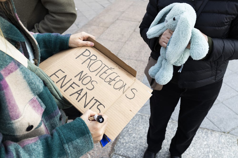 e6dd3d73-13bc-4395-ac0f-7e0f88d897b3 Les personnalités demandent une action nationale pour protéger les enfants