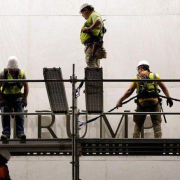 Le retrait du nom de Donald Trump du Kennedy Center à Washington