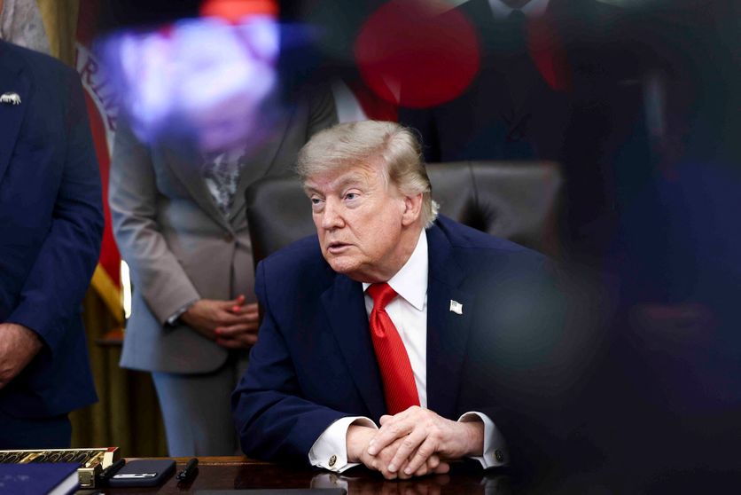 US President Donald Trump signs proclamation on commercial fishing Trump autorise la pêche dans les sanctuaires marins du Pacifique