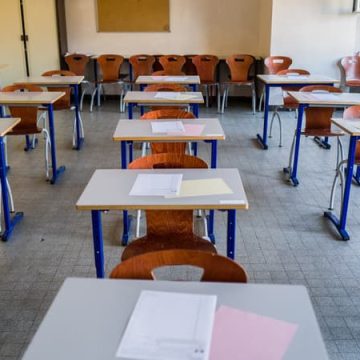 f21d4e5b-92ff-419d-8819-bf278b8fd38d Comment adapter les écoles françaises aux canicules?