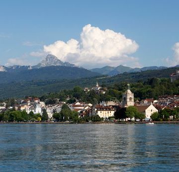 Evian seen from Lake Geneva Renforcement des mesures de sécurité pour le G7 à Évian
