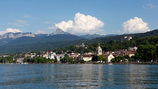 Evian seen from Lake Geneva Renforcement des mesures de sécurité pour le G7 à Évian