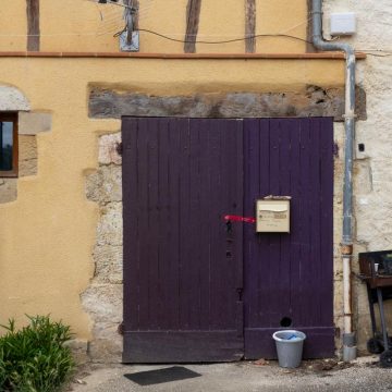 f5e202b0-ec50-4c40-a6a9-e165a7892494 Analyse des informations et questions entourant le suspect du meurtre de Lyhanna