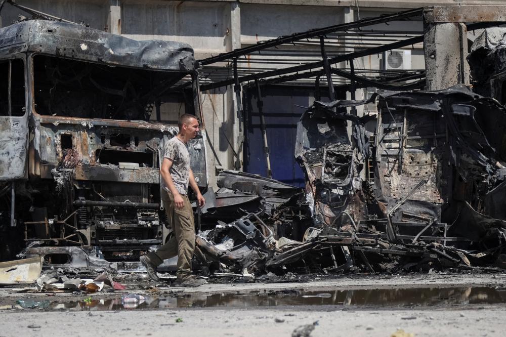 f6cfc82b-e8fb-4383-82ee-60691768725f Des tensions et des attaques distinctes en Ukraine et en Russie